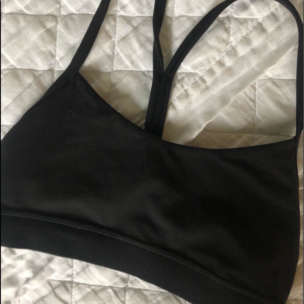 black lululemon sports bra